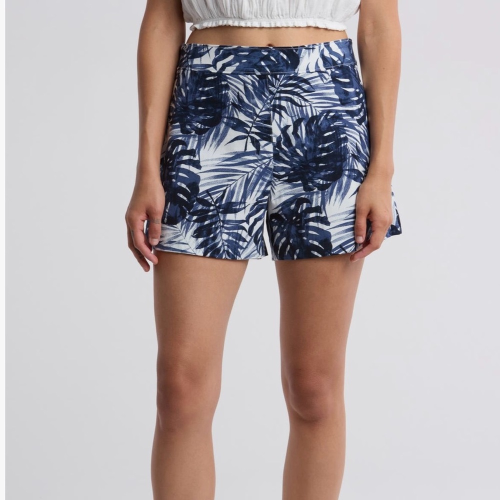 Tropical Leaf Print Women's Shorts